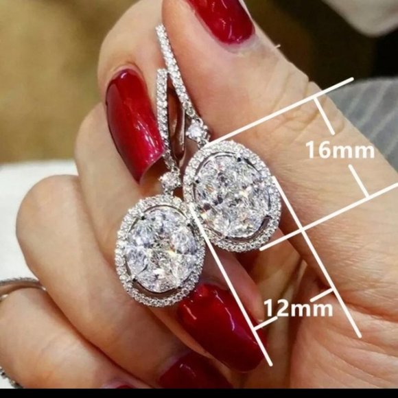 *NEW💎18K White Gold Oval Diamond Halo Earrings - Picture 4 of 4